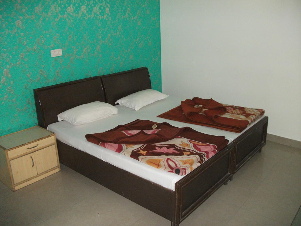 Shalimar Hotel New Delhi Room photo