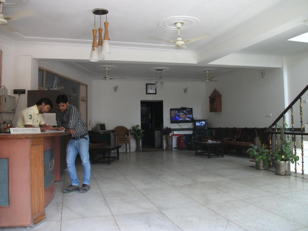 Shalimar Hotel New Delhi Exterior photo